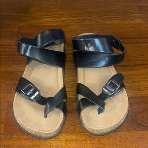Generation Love Ladies Strappy Flat Sandals. Size 8.5.